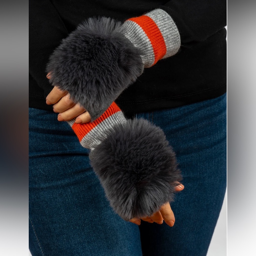 NWOT Haute Shore HIP FLUFF FINGERLESS GLOVE